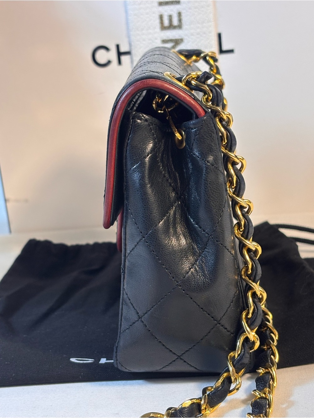 Beautiful Chanel Mini Square Lambskin - Picture 4 of 16
